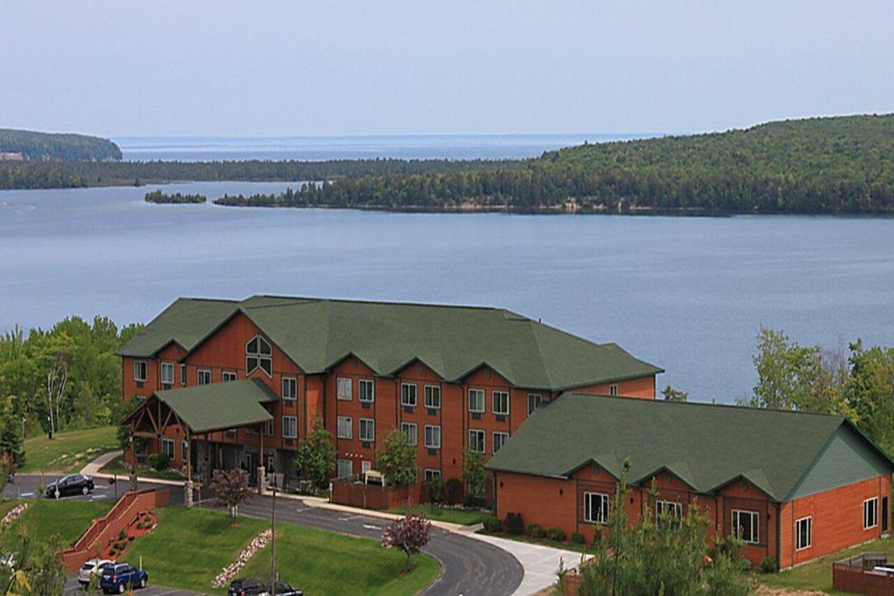 Holiday Inn Express Munising-Lakeview, An Ihg Hotel Eksteriør billede