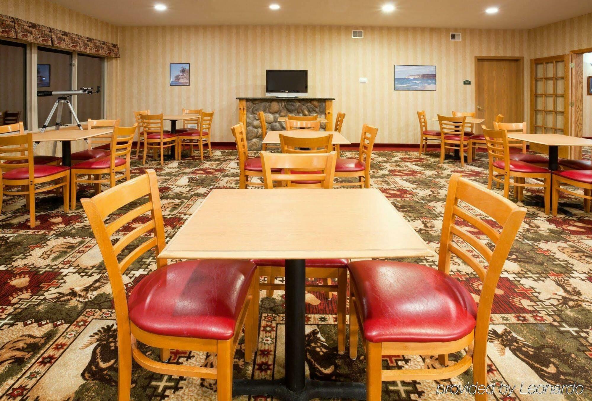 Holiday Inn Express Munising-Lakeview, An Ihg Hotel Eksteriør billede